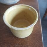 Pretty little ochre terracotta pot 10cm