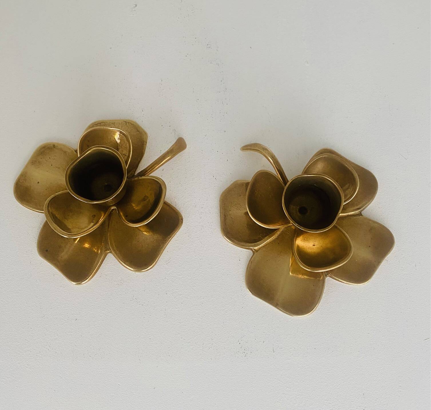 Set of 3 old brass candlesticks in the shape of flowers