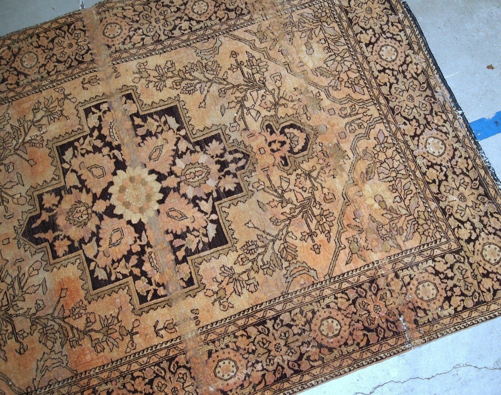Handmade antique Persian Sarouk Farahan 3.4' x 5.3' (103cm x 161cm) 1880s - 1B733