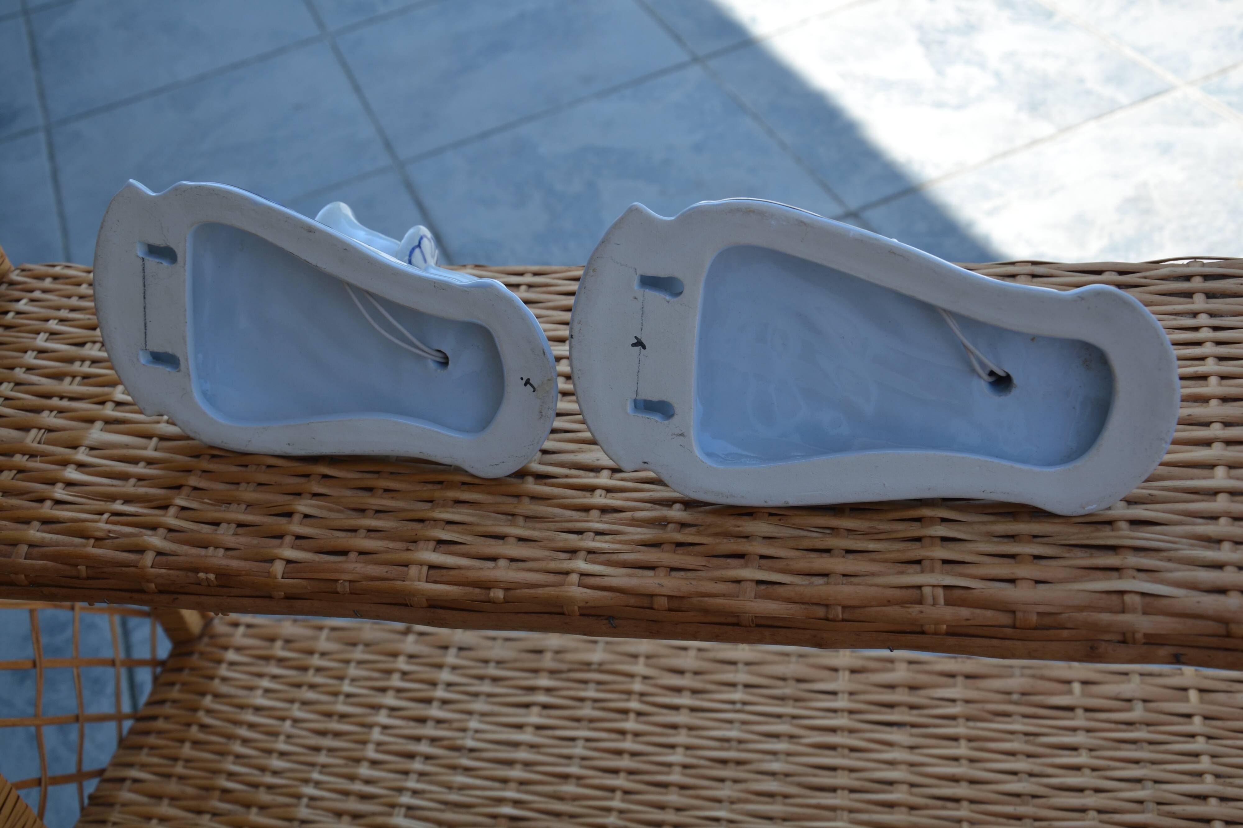 2 ceramic wall lights
