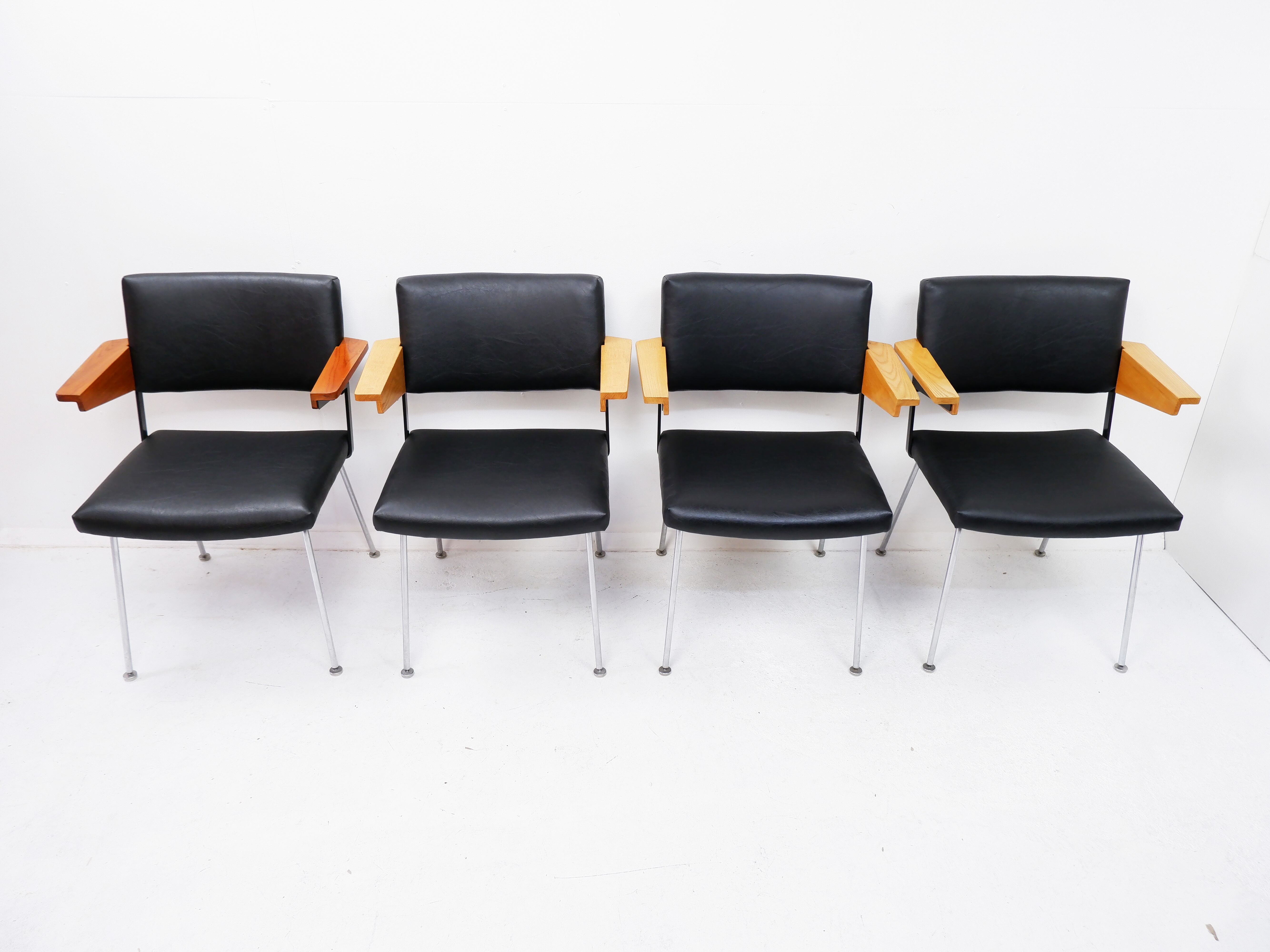 Ensemble de 4 fauteuils par A. Cordemeyer pour Gispen, années 1960
