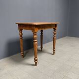 Petite table peinte en brocante ancienne