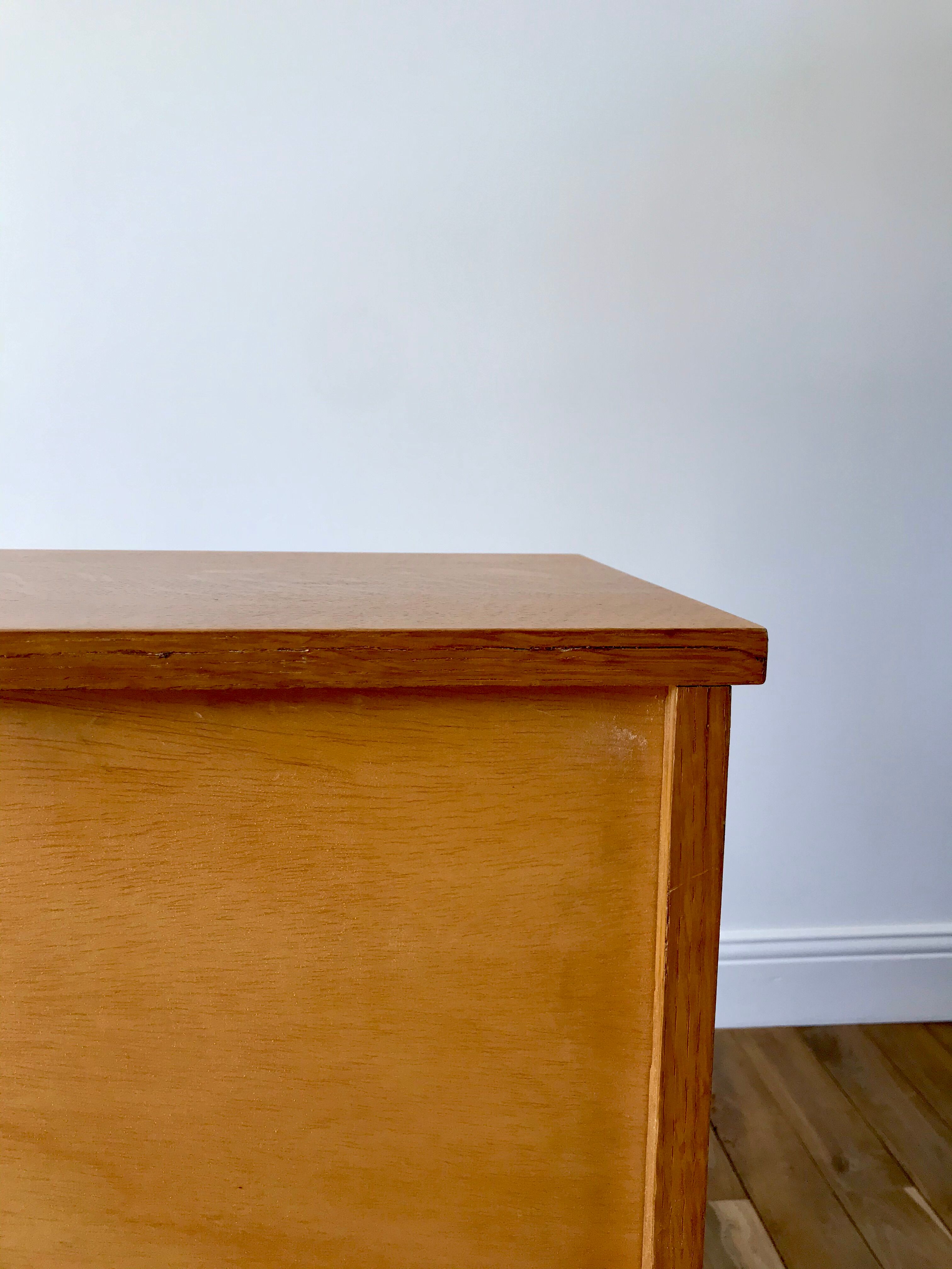 Storage in oak veneer 50s