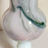 Vase sur pied en opaline et verre soufflé vintage 30 cm
