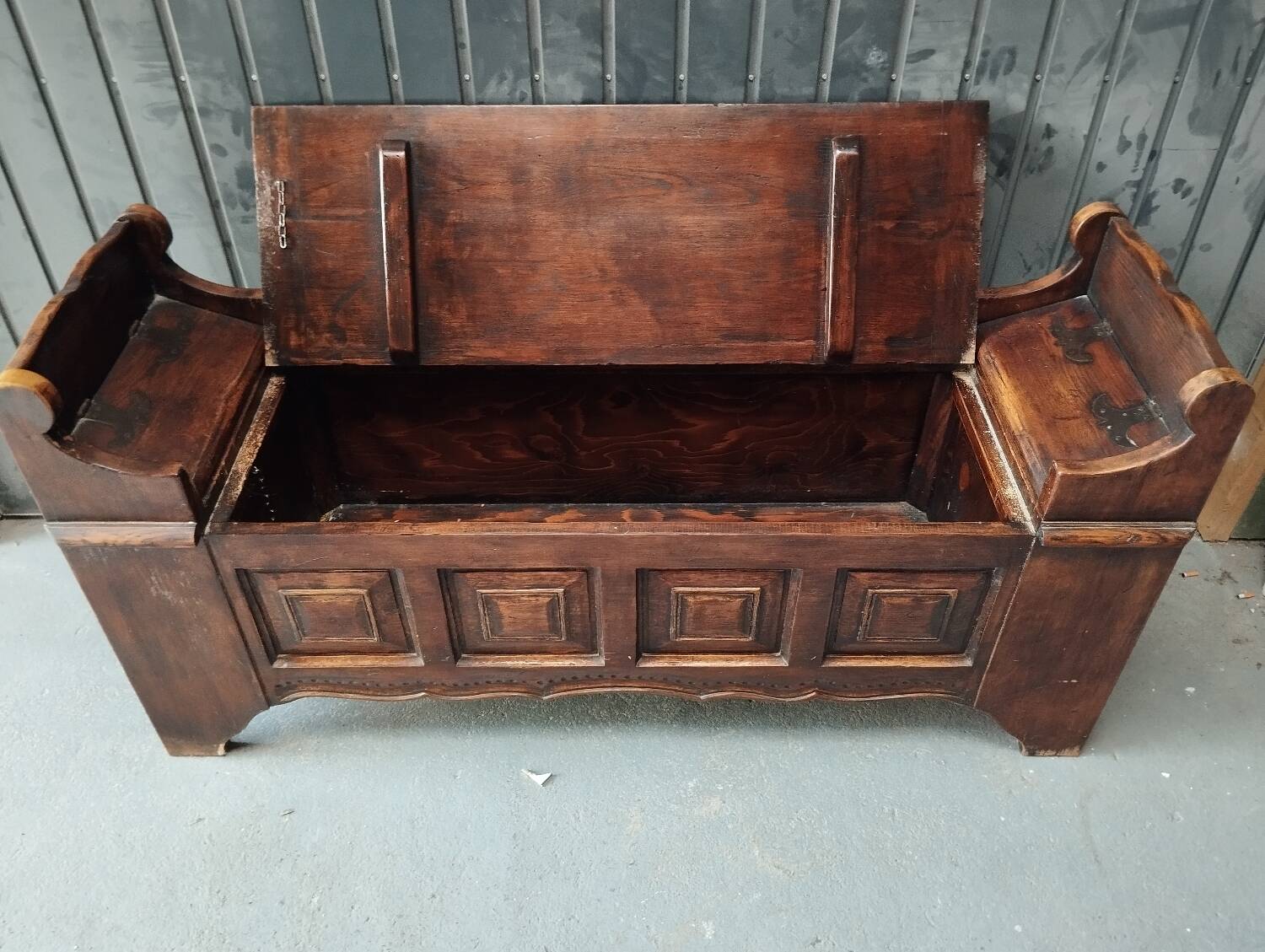 Wooden bench, chestnut chest