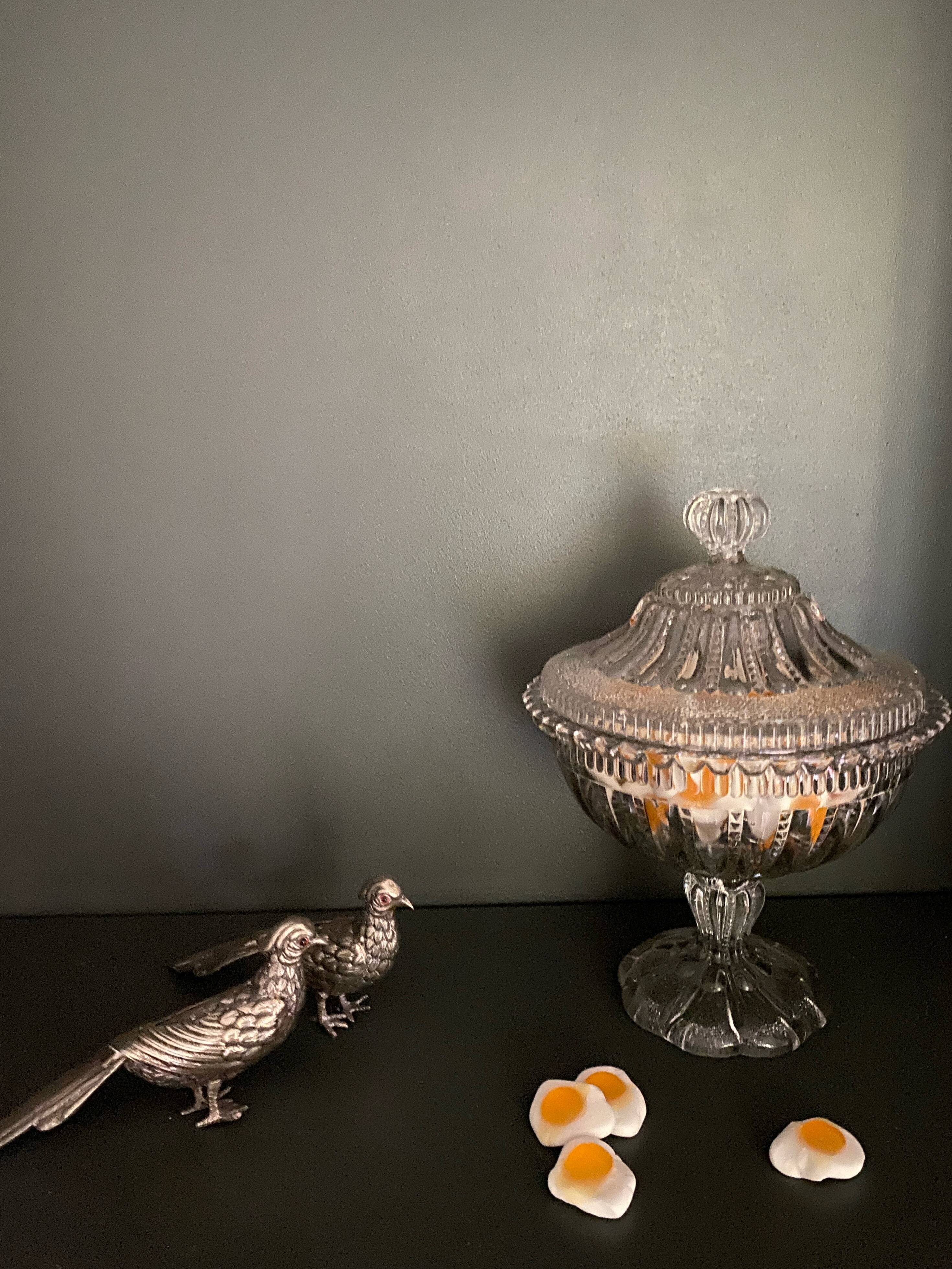 Bonbonniere, drageoire, sugar bowl in vintage molded and cut crystal