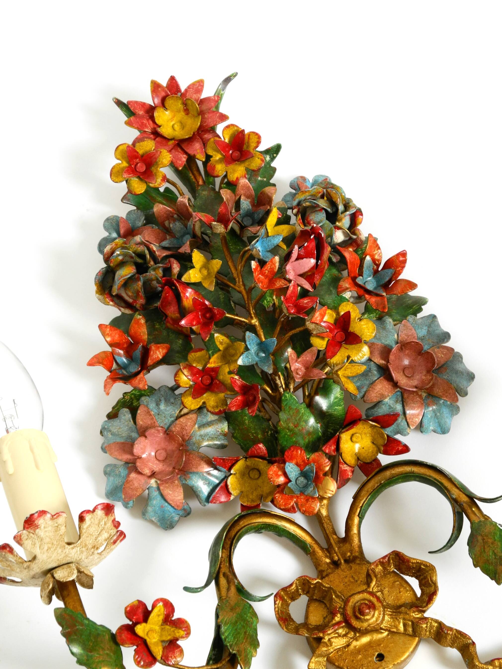 A pair of beautiful 1960s hand-painted and gilded metal wall lamps by Hans