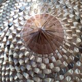 Chapeau Asiatique dimensions : hauteur -16 cm- diamètre -42 cm-