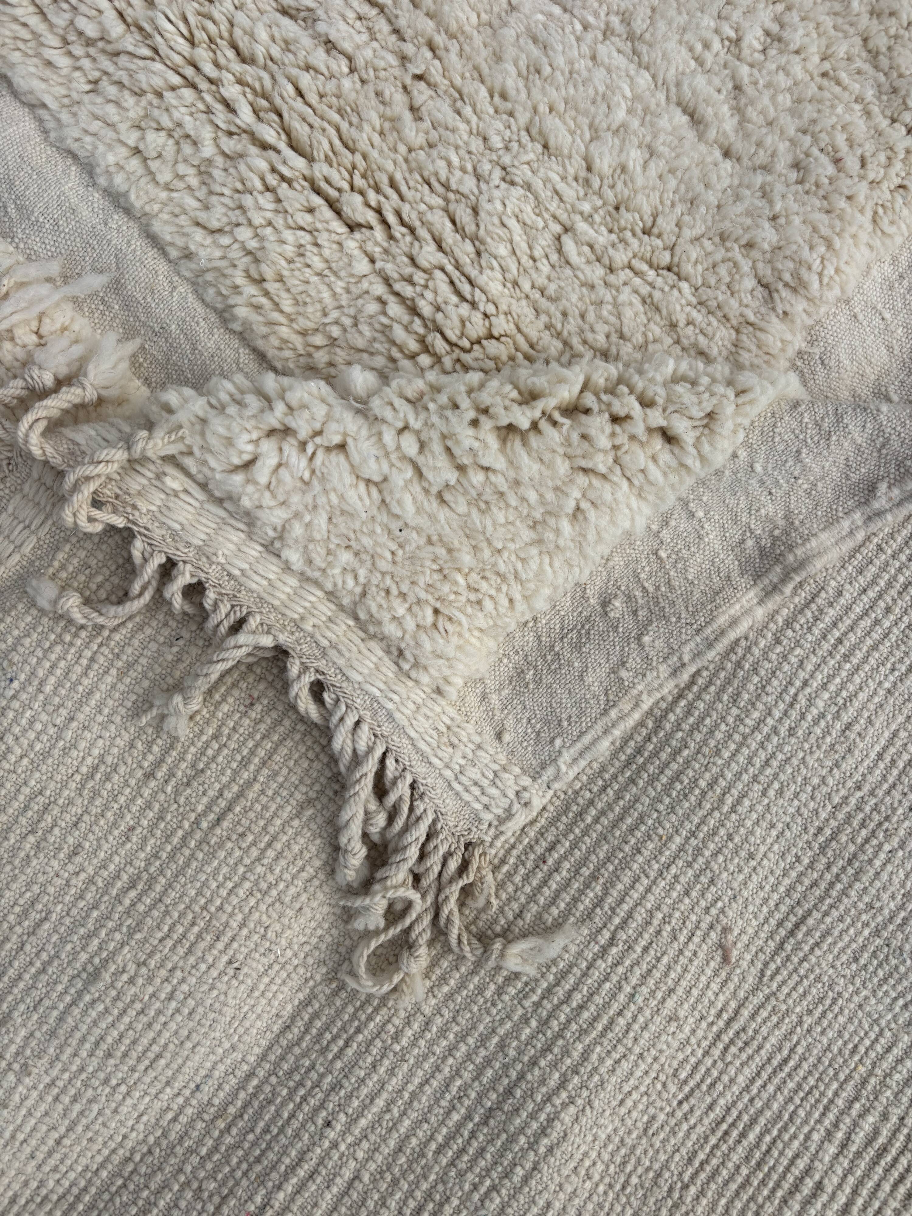 M'rirt Berber rug 190x220 cm – Natural ecru wool, minimalist design
