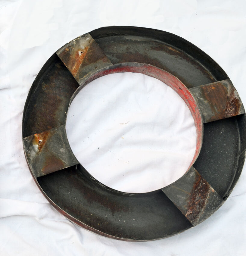 Sign letter in ancient zinc O