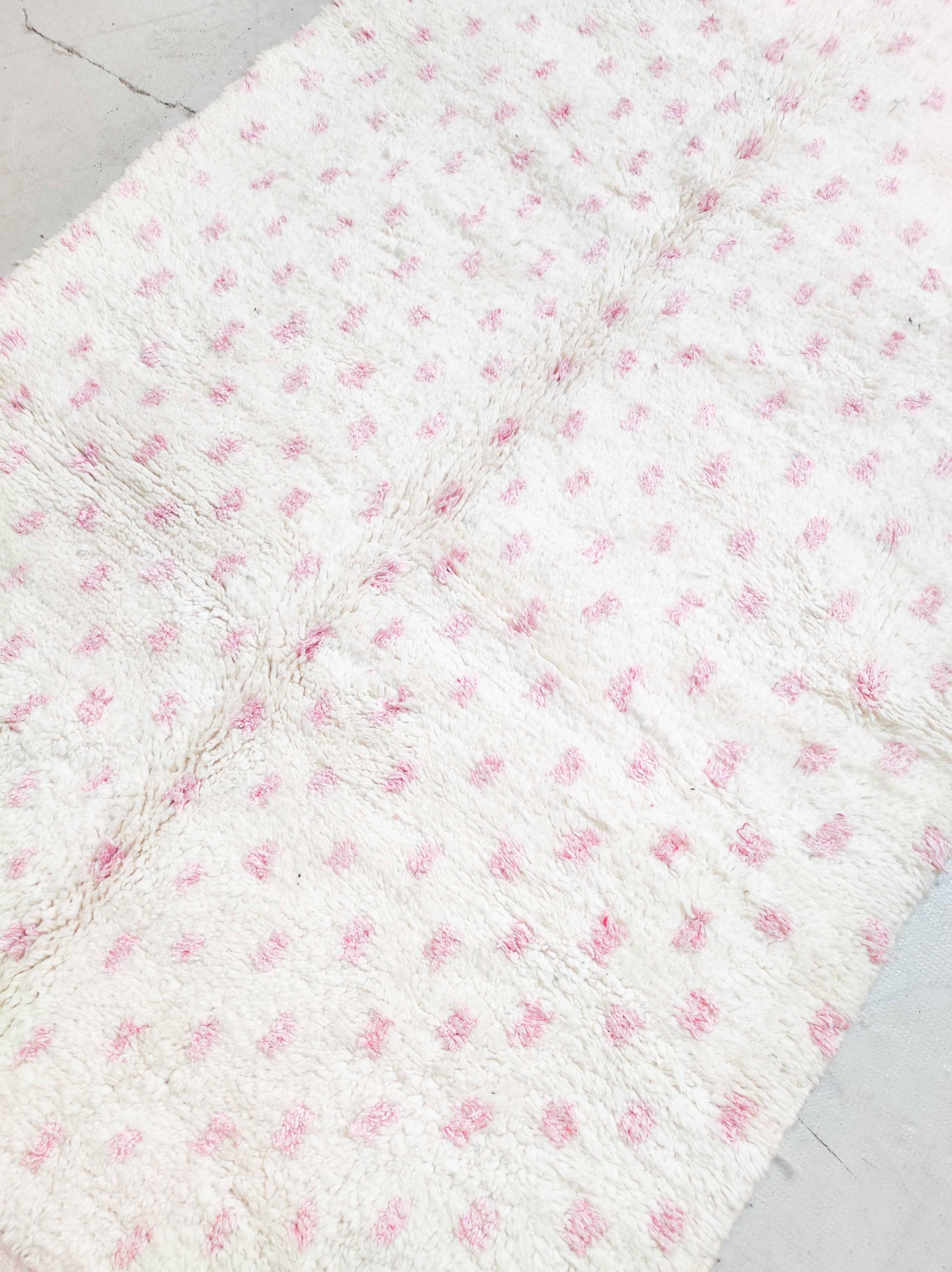 Beni Ouarain Berber rug with pink polka dots
