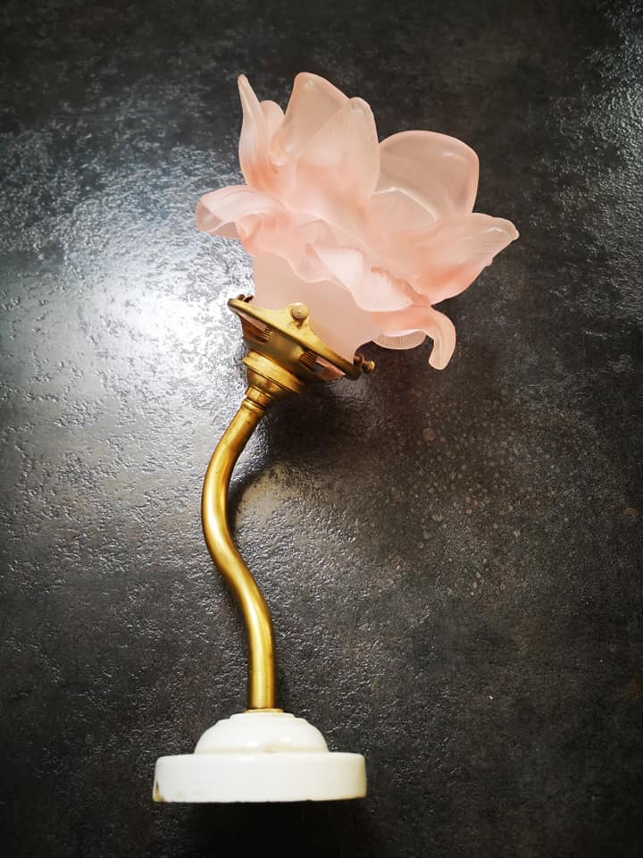 Applique ancienne tulipe pâte de verre rose porcelaine/ laiton art déco art déco 1920 n°2