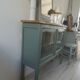 Console, buffet, vitrine peu profond sublimé en vert fumé, plateau bois.