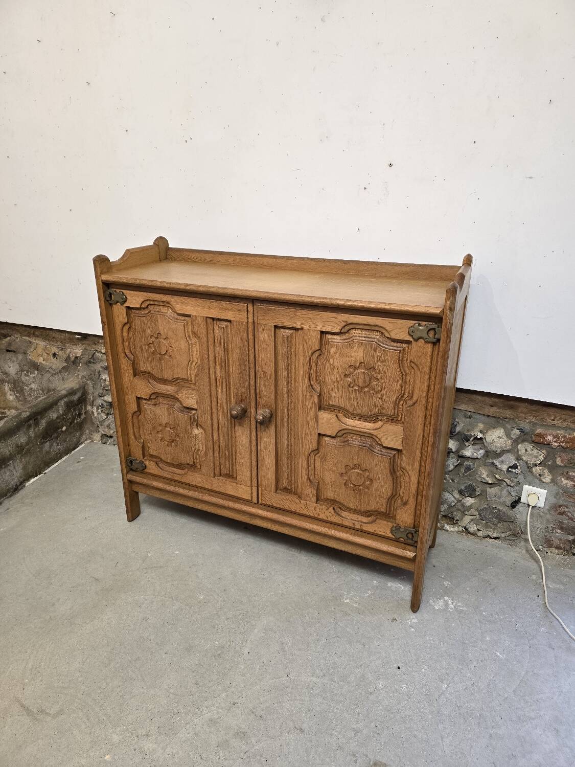 Buffet en chêne 1970 Guillerme et Chambron pour Votre Maison édition Circa