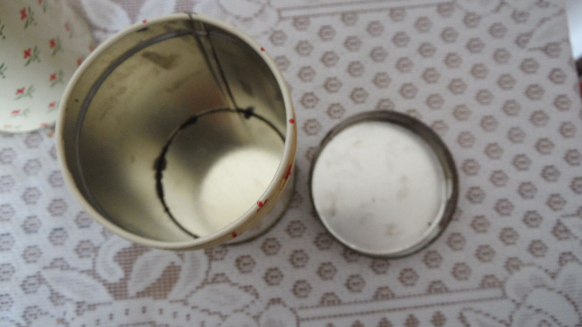 Set of 4 vintage tole pots