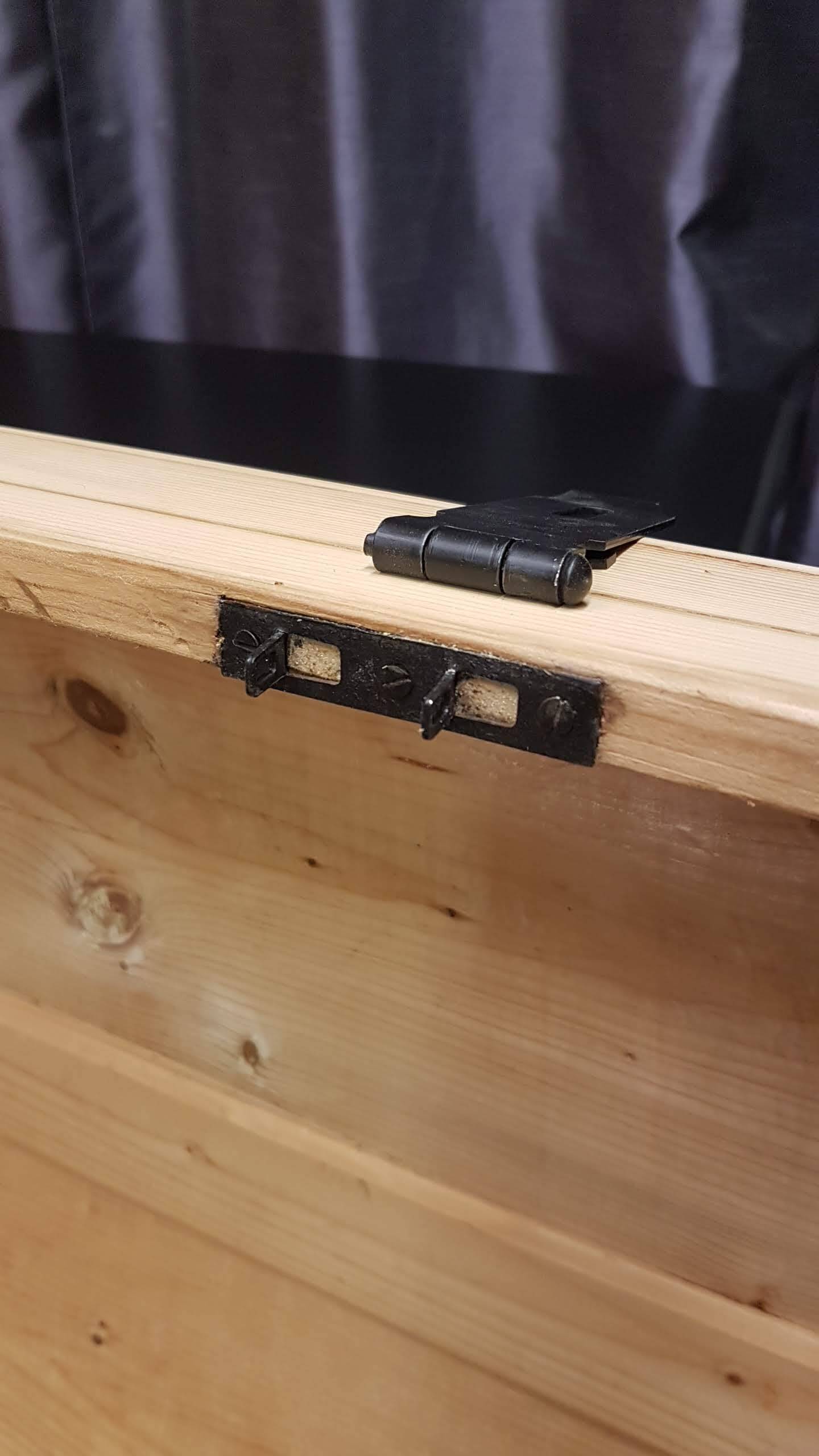 Old curved travel trunk, in pine, stripped 98x60x65