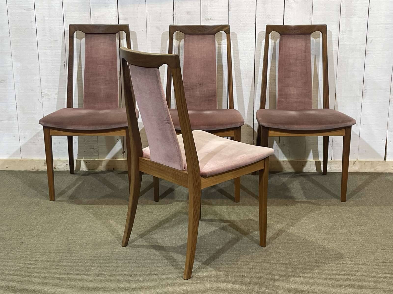 Suite de 4 chaises GPlan en teck des années 1980