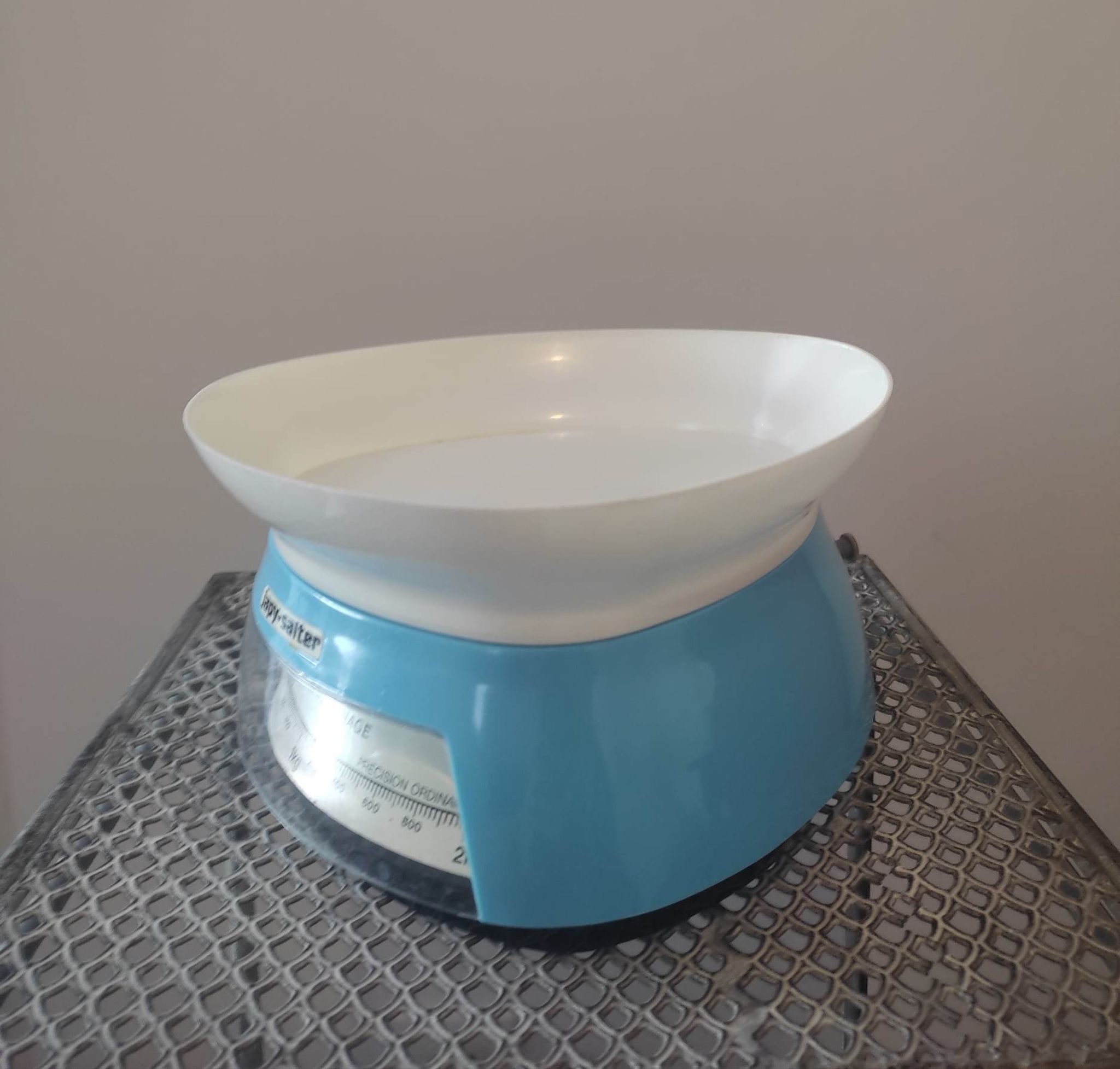 Vintage kitchen scale, 1970s. Japy salter, made in france aubervilliers.