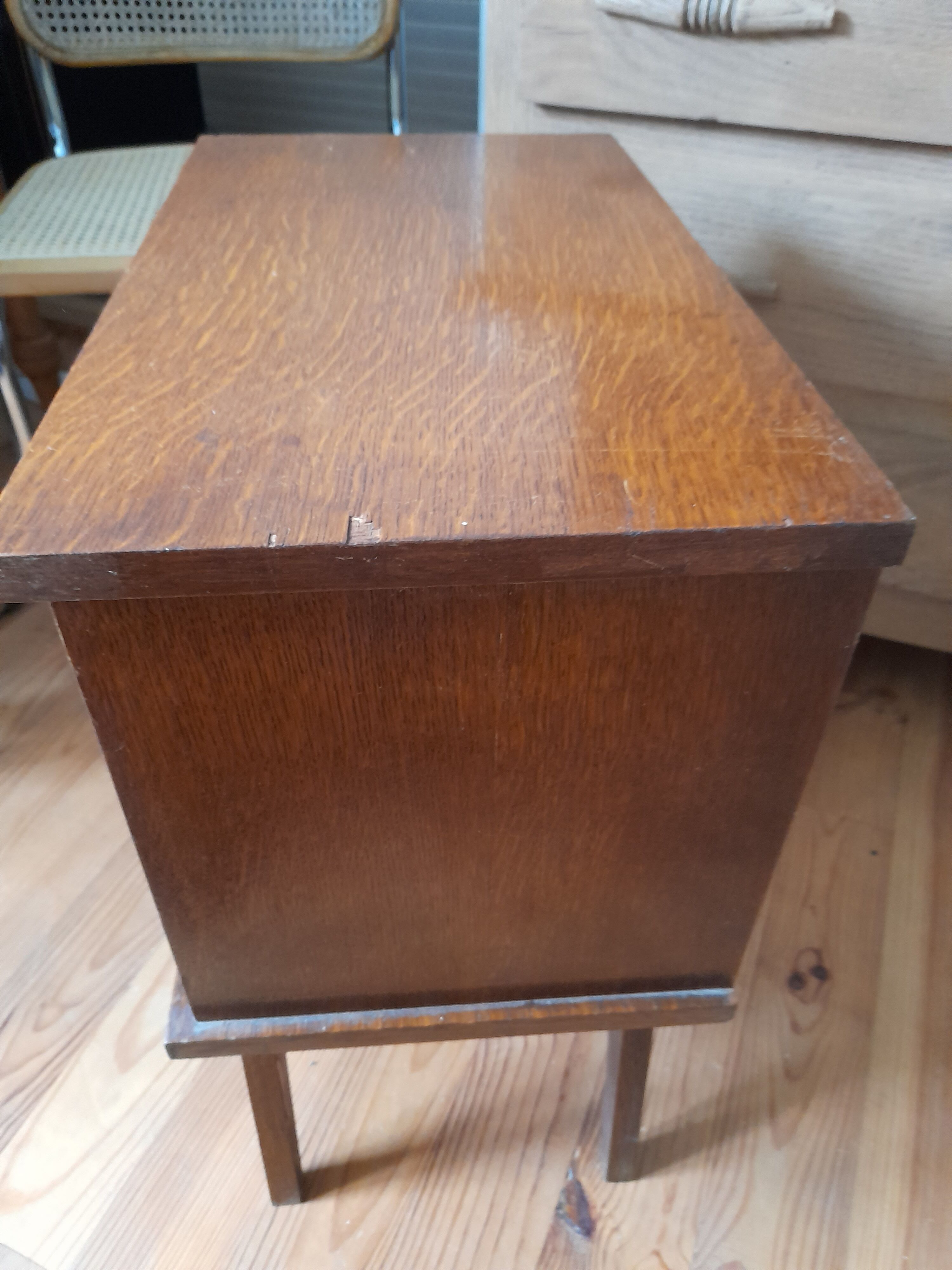 Bedside foot compass