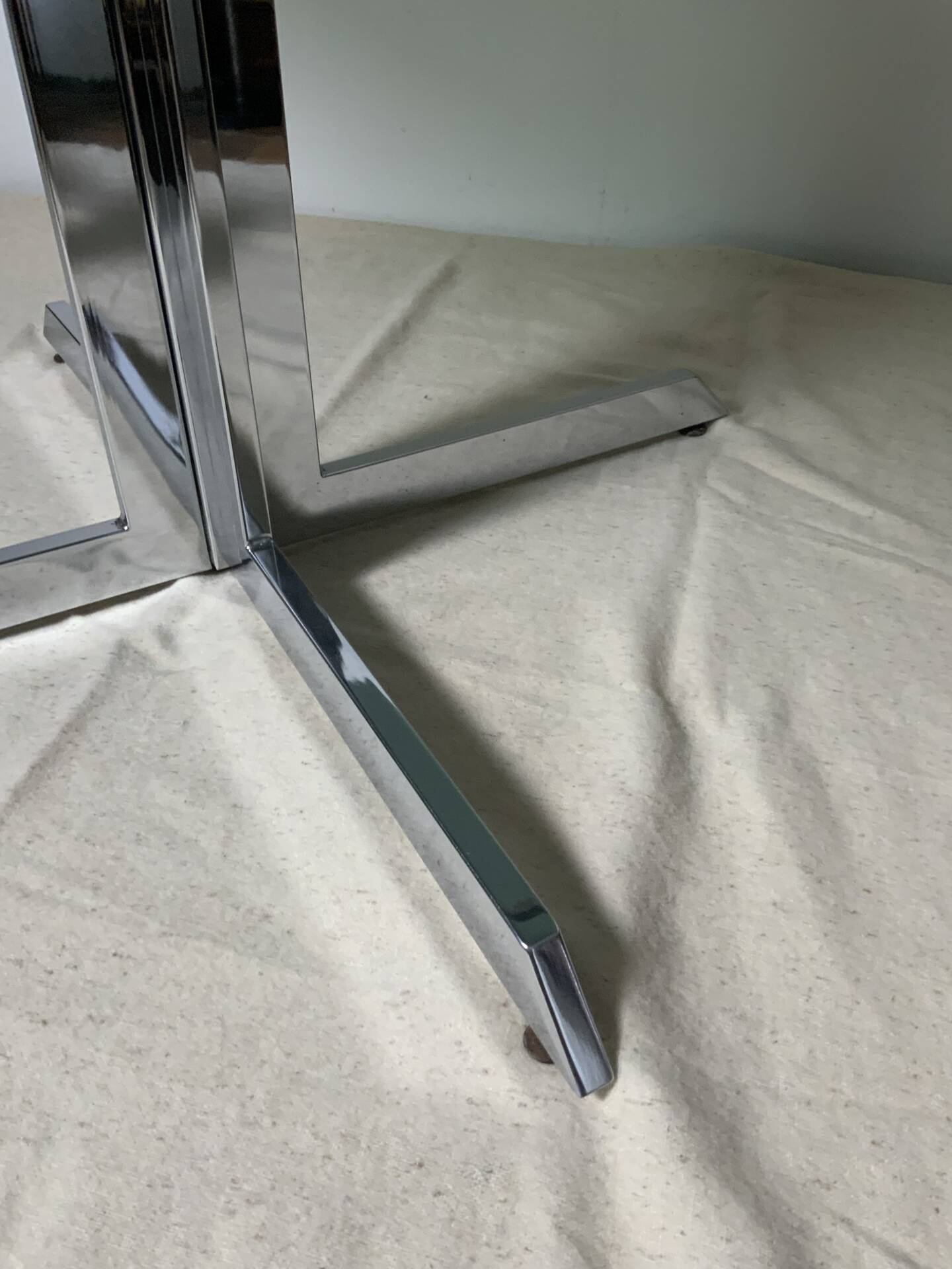 Glass dining table 70.