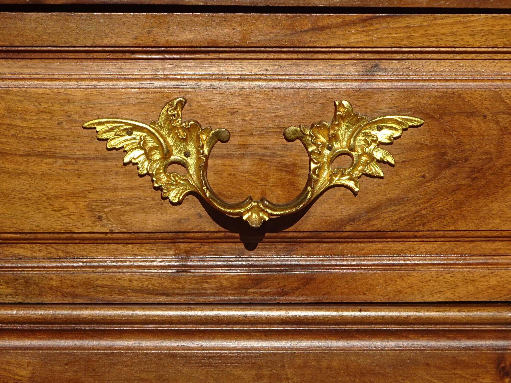 Commode en noyer Louis XV avec miroir