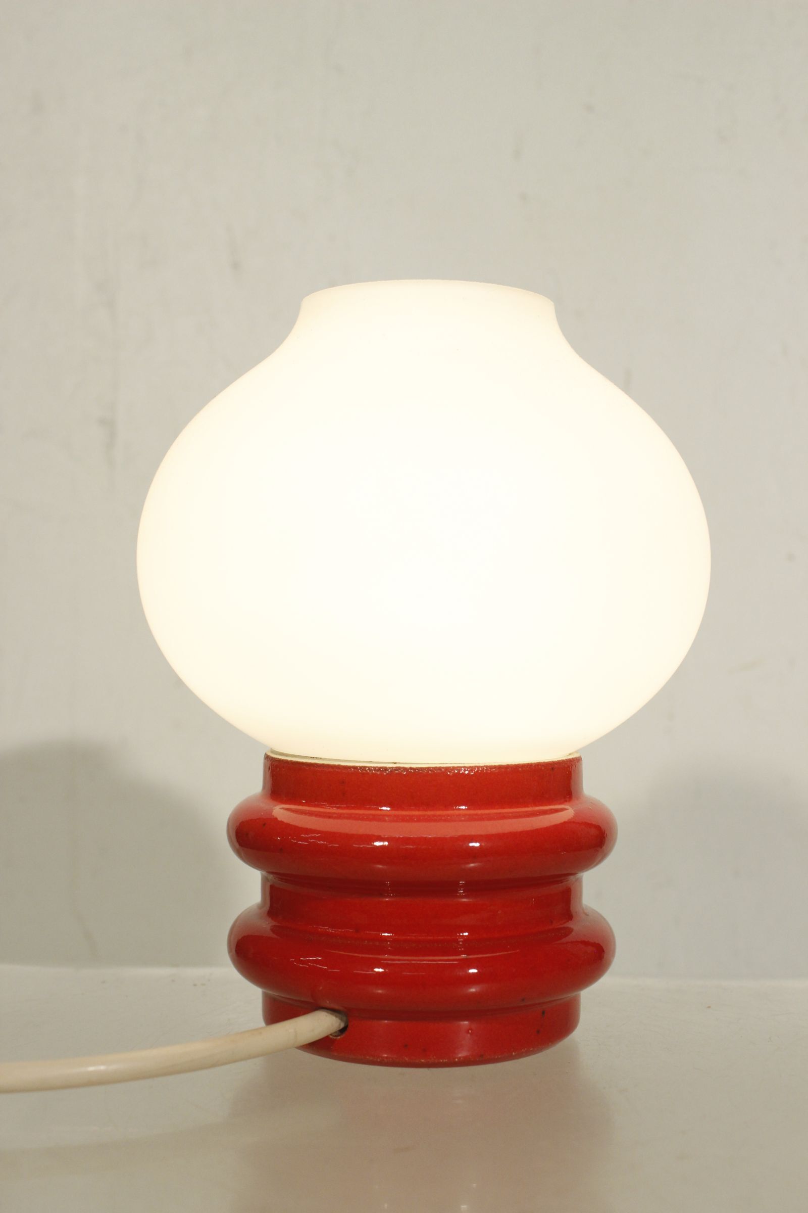 Vintage lamp in red & opaline ceramic, Germany 1960s