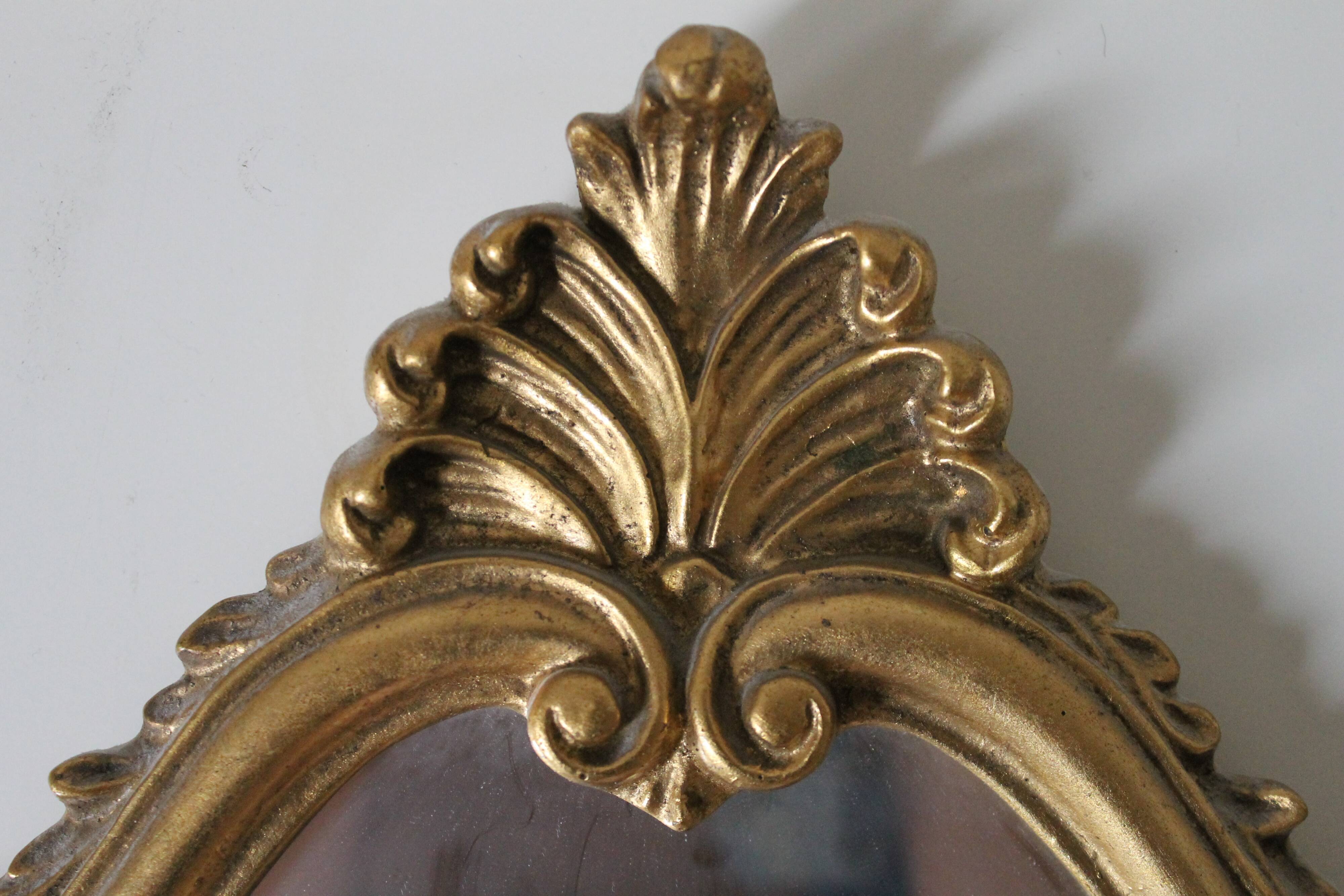 Miroir et sa console dorés style rocaille