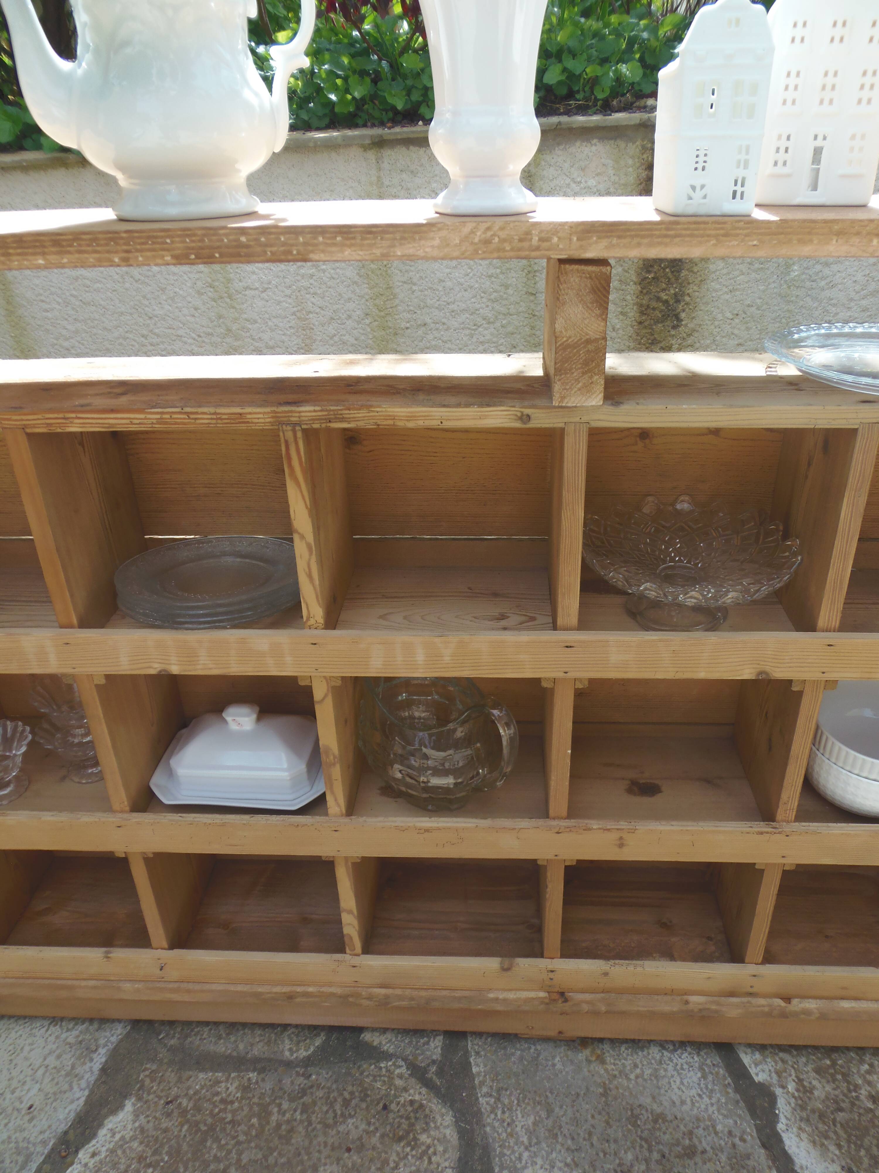 Vintage pitch pine furniture, 30 lockers, 1 niche.
