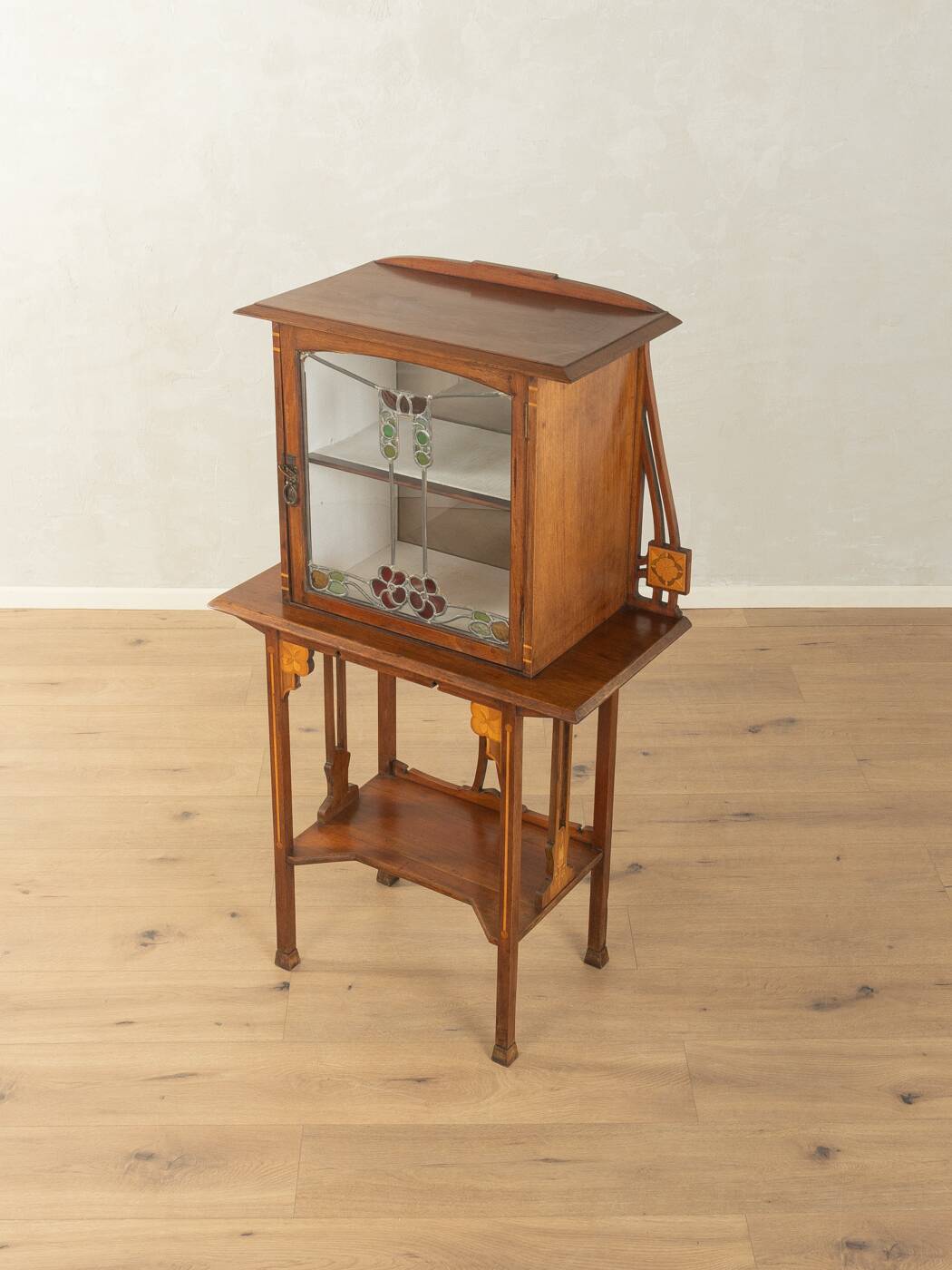 Art Nouveau display cabinet from the 1900s