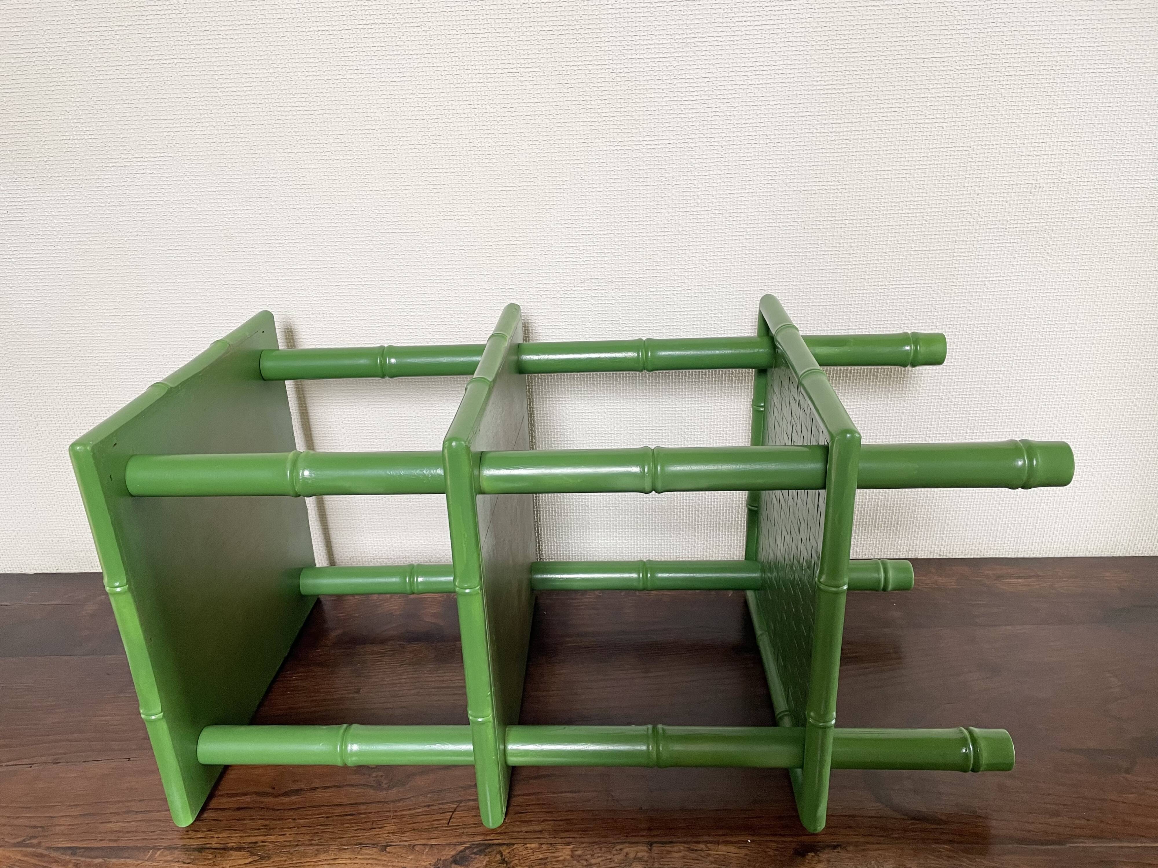 Table with 3 wood and bamboo trays