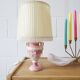 Lampe de table en céramique italienne rose blanc avec des détails d’or