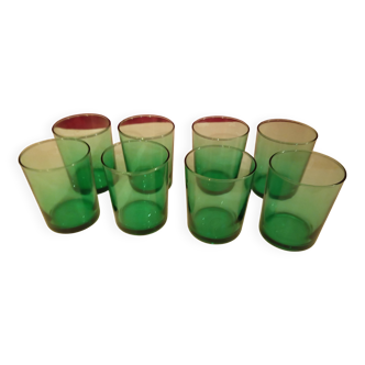 8 verres en verre vert
