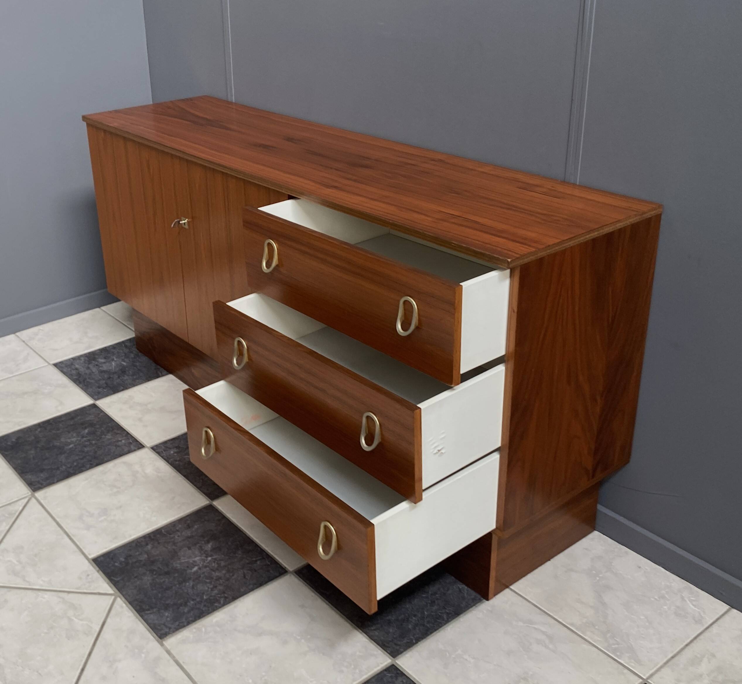 Sideboard brass grips on the drawers 1970s palisander