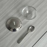 Sauce service on rotating display