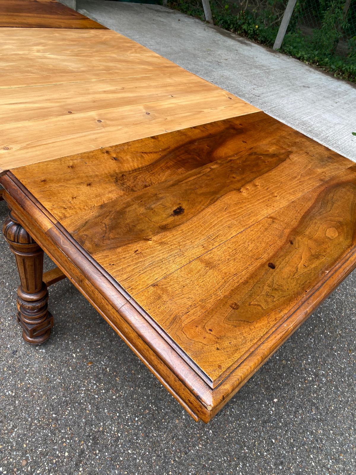 Henri II extendable dining table in solid walnut from the 19th century, 310cm.