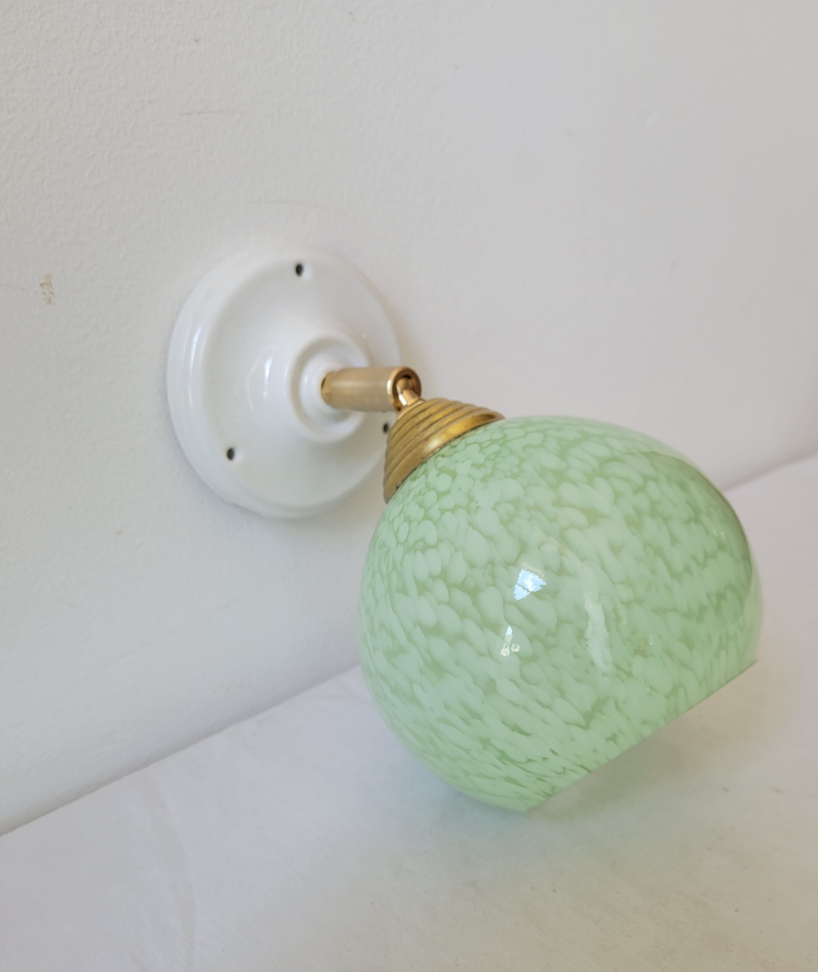 Wall lamp in Clichy glass and porcelain