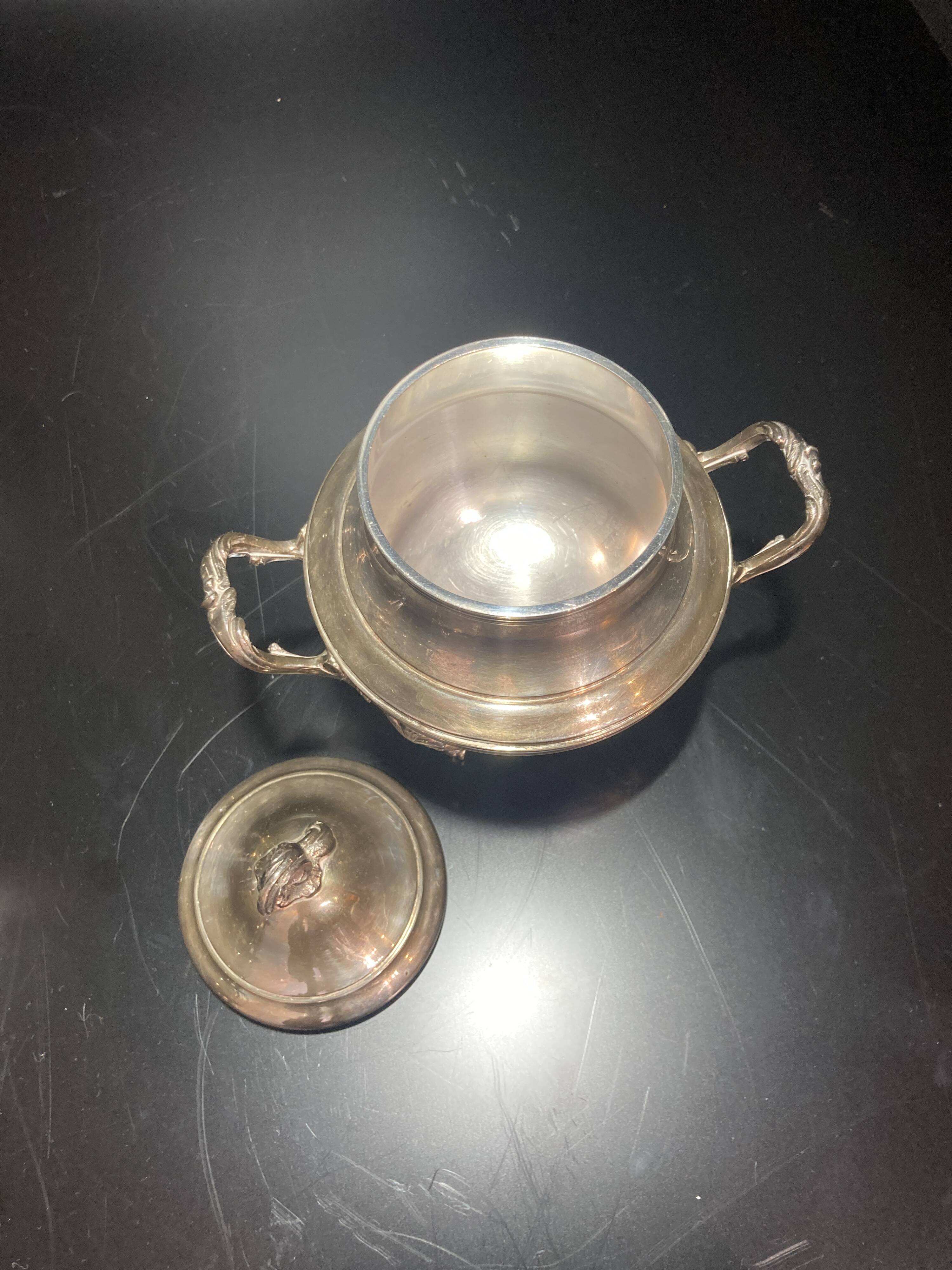Service à thé composé de 5 pièces en métal argenté