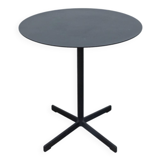 Table ronde en métal noir couleur charbon Hay