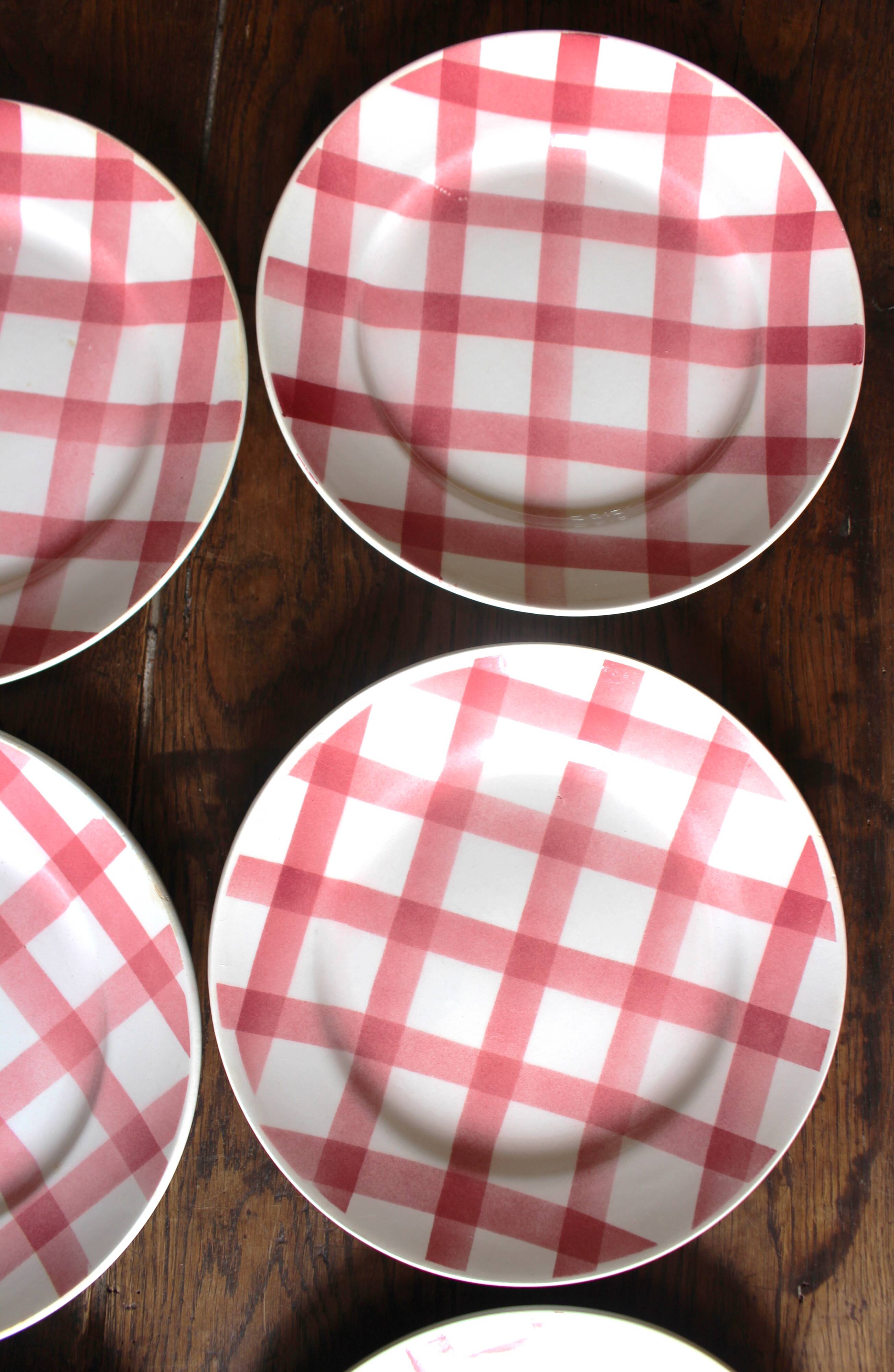 A set of 6 flat plates Nappe Rose Moulin des Loups