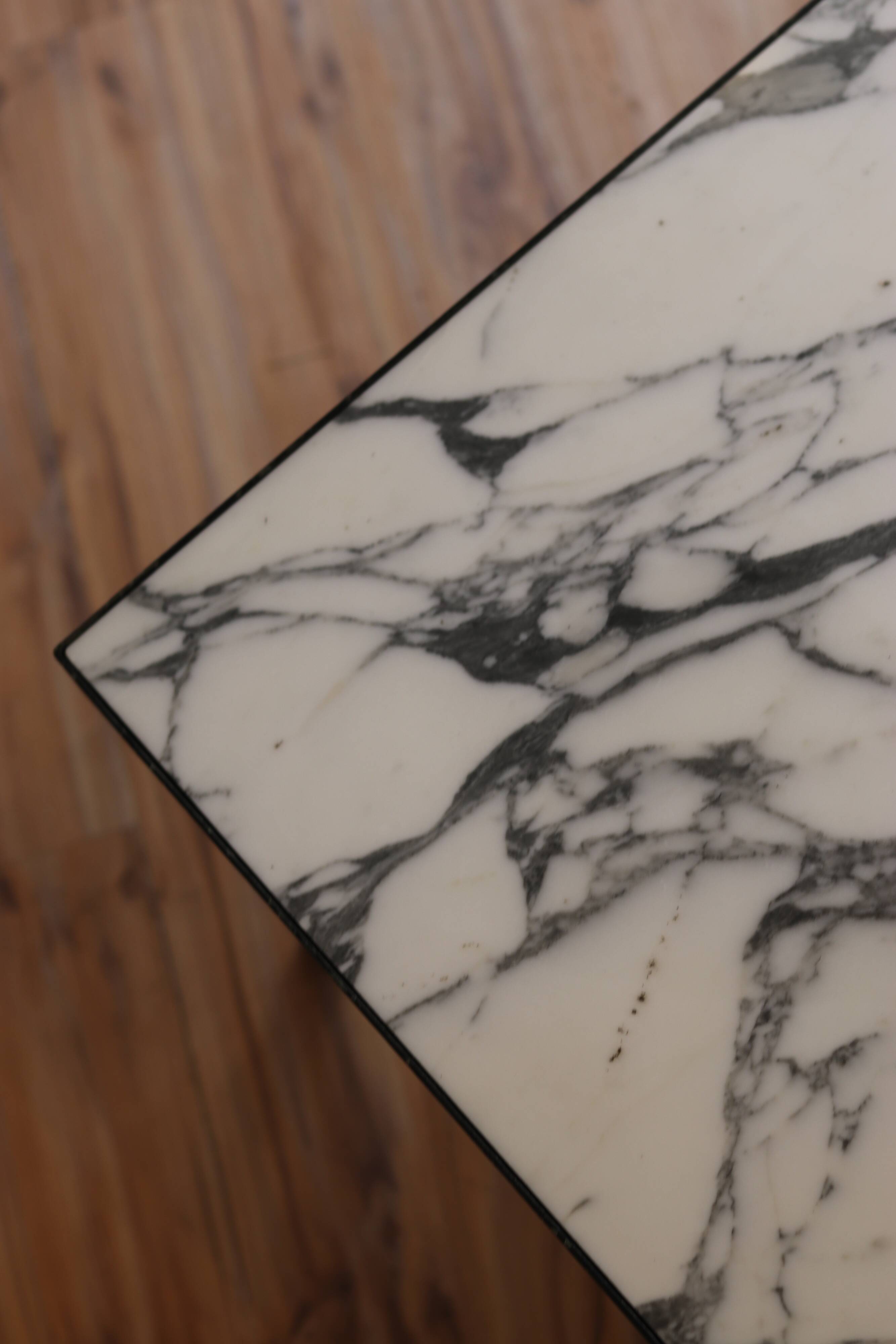 Rectangular coffee table in black lacquered metal and Arabescato marble