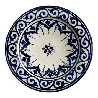 Raised dish, ceramic plate with blue and white patterns.