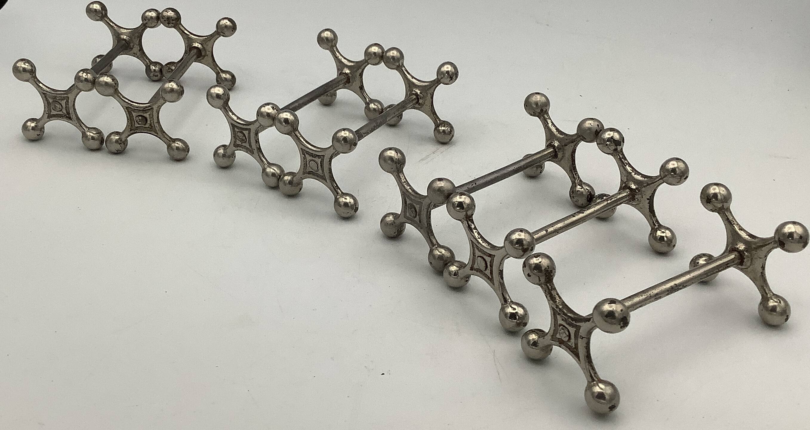 Set of 7 vintage knife rests in the shape of crosses in silver-plated metal.