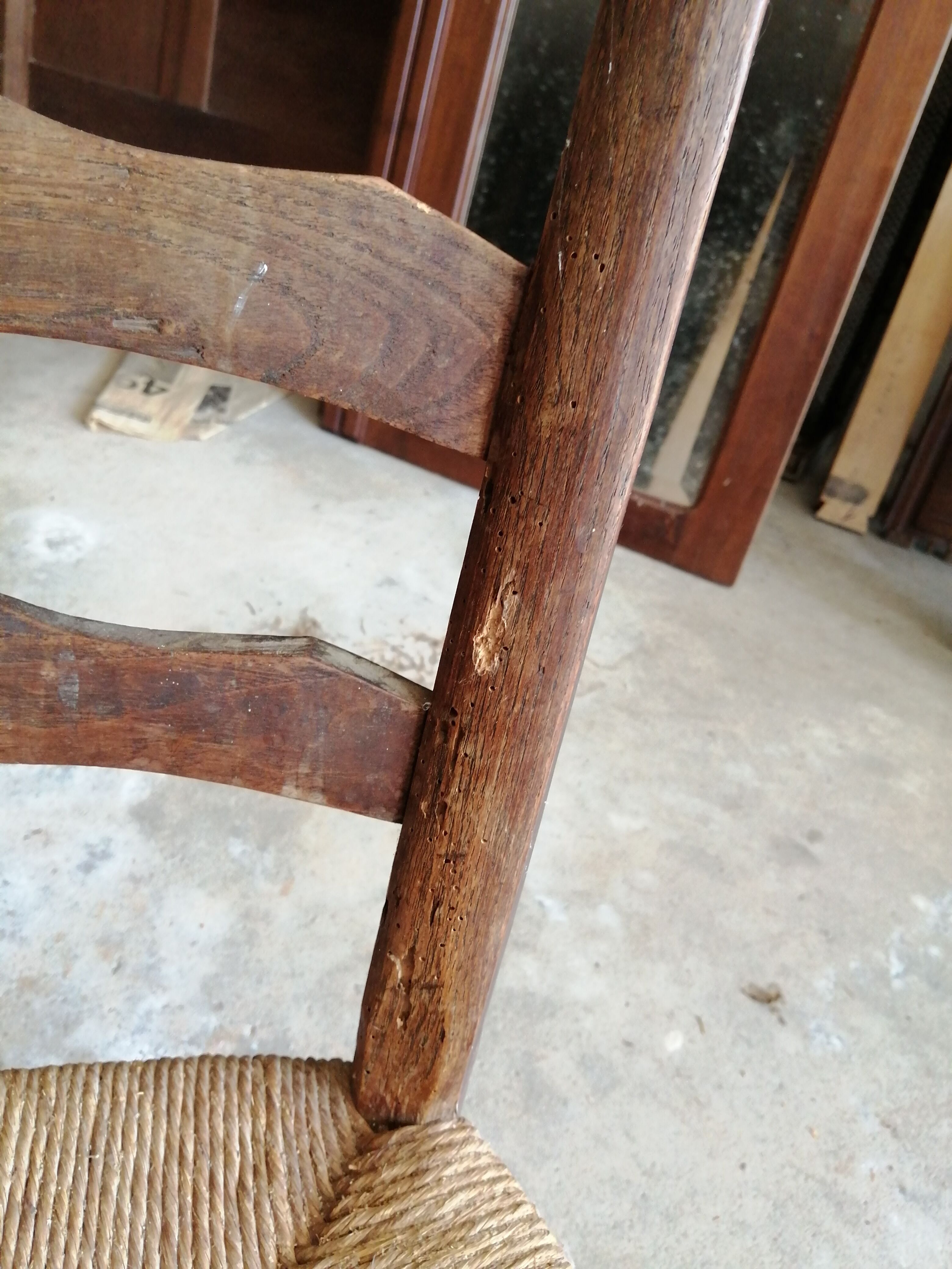 Low straw chair called "nurse"