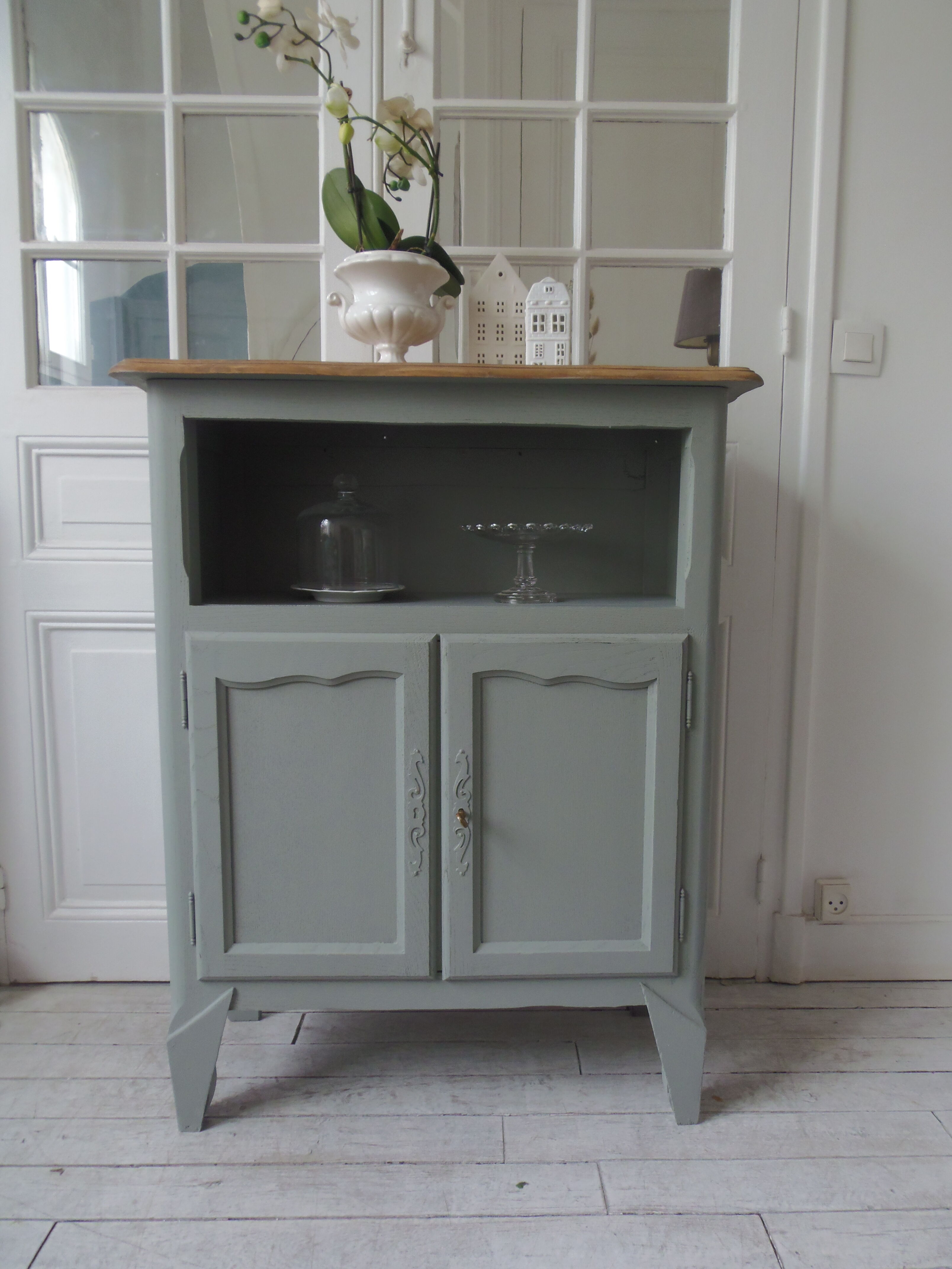 Vintage buffet green of gray, wooden tray