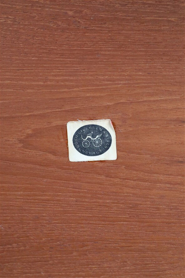 Illum Wikkelsø / Niels Eilersen “Capella” teak side table / 1960s / Danish modern design