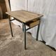 Bureau d'écolier 1960 avec casier