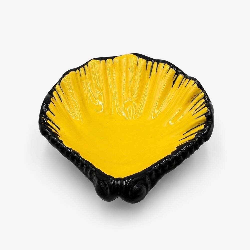 Set of three shell-shaped ceramic bowls from the 1950s/60s.