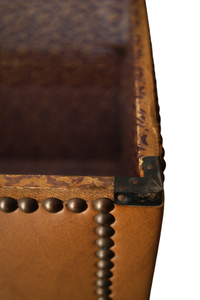 Antique curved trunk in wood and brown imitation leather