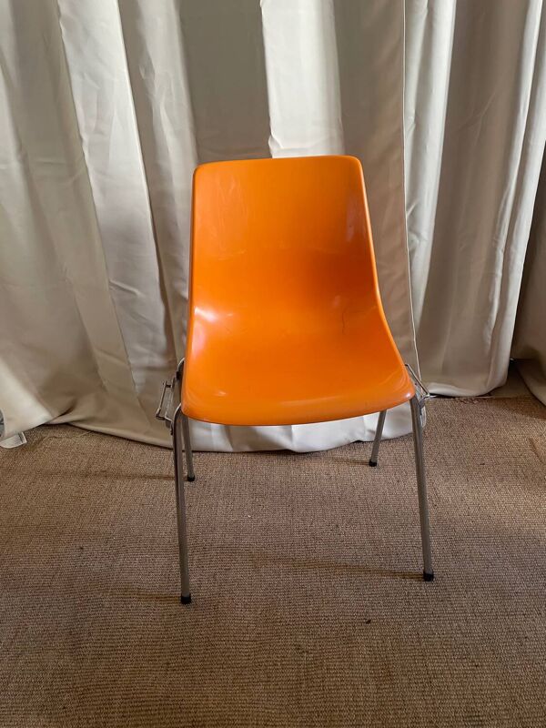 Série de quatre chaises orange