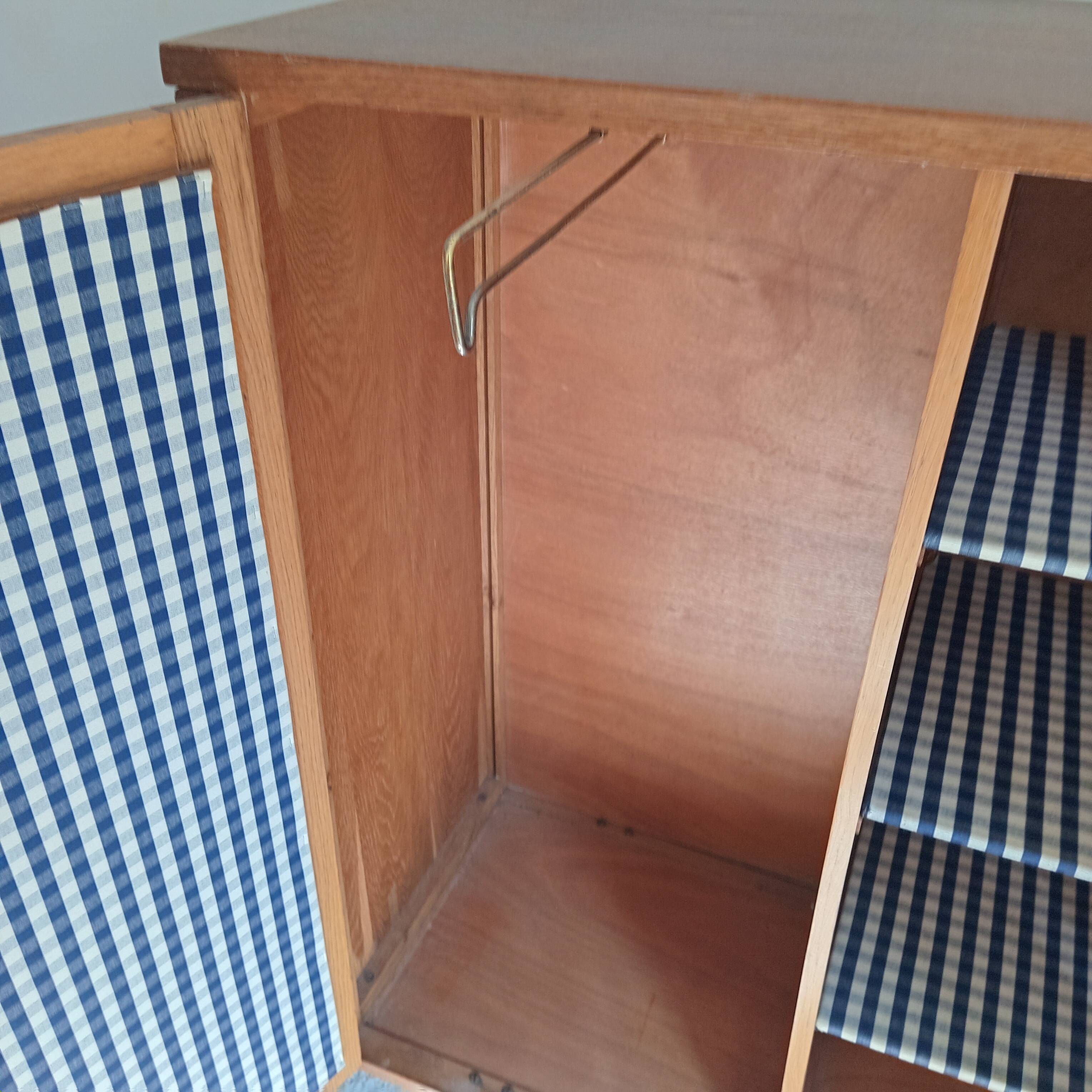 Armoire secrétaire vintage en osier et chêne clair – Années 6